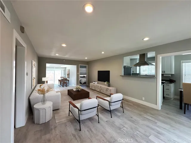 Living Room (virtually staged)
