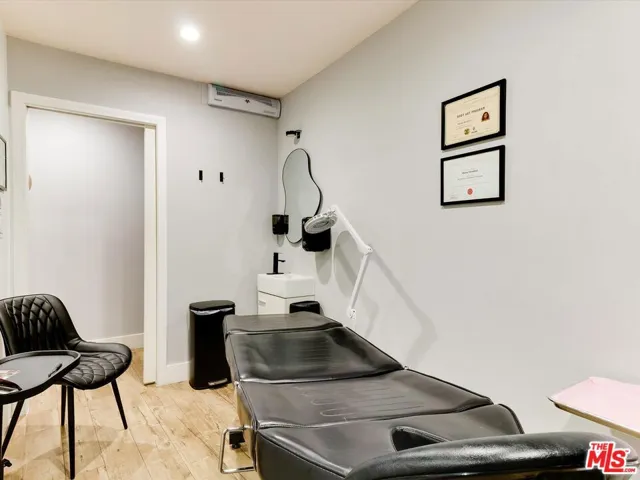 337 S Robertson Boulevard 103, Beverly Hills, California 90211