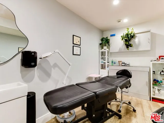 337 S Robertson Boulevard 103, Beverly Hills, California 90211