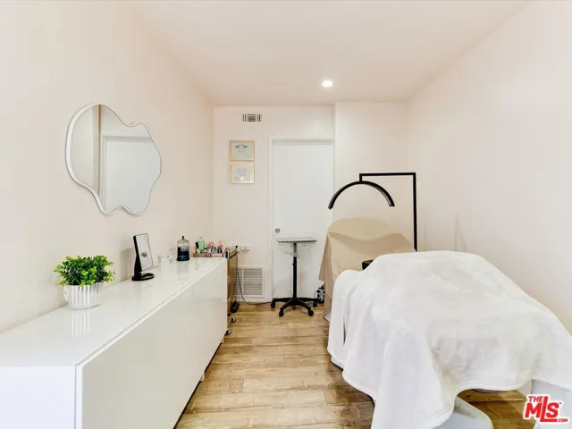 337 S Robertson Boulevard 103, Beverly Hills, California 90211