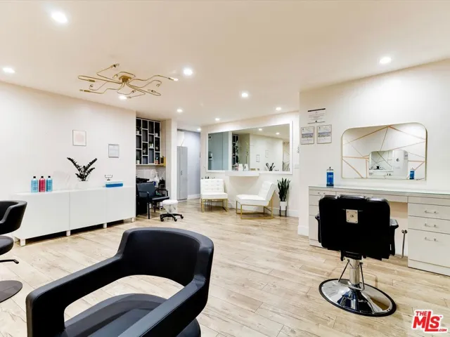 337 S Robertson Boulevard 103, Beverly Hills, California 90211