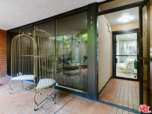 337 S Robertson Boulevard 103, Beverly Hills, California 90211