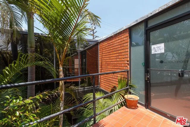 337 S Robertson Boulevard 103, Beverly Hills, California 90211