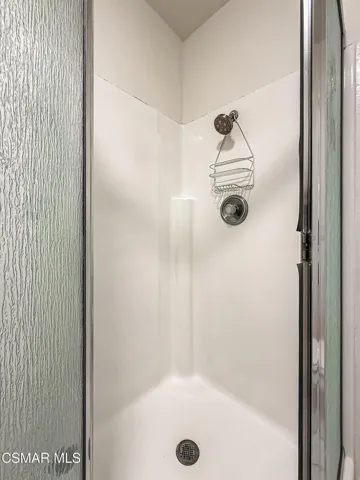 hPrimary Bedroom Suite8
