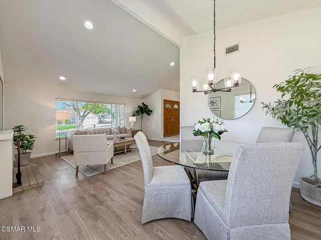 bLiivng and Dining6