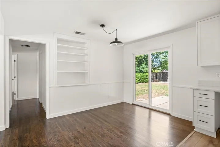 Dining nook with built-ins