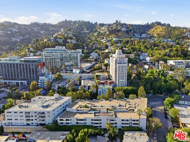 8400 De Longpre Avenue 209, West Hollywood, California 90069