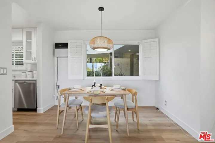 8400 De Longpre Avenue 209, West Hollywood, California 90069