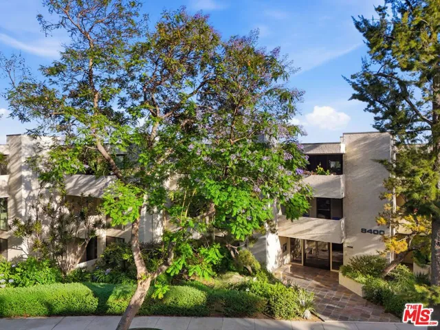 8400 De Longpre Avenue 209, West Hollywood, California 90069