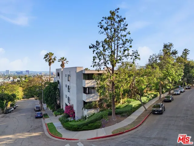 8400 De Longpre Avenue 209, West Hollywood, California 90069