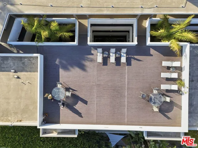 8400 De Longpre Avenue 209, West Hollywood, California 90069