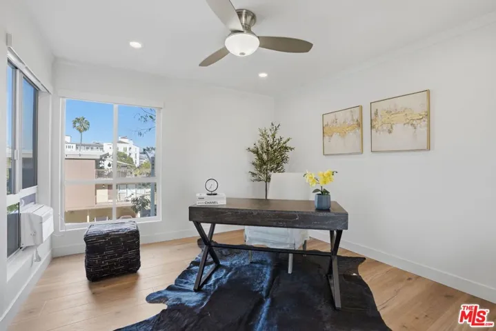 8400 De Longpre Avenue 209, West Hollywood, California 90069