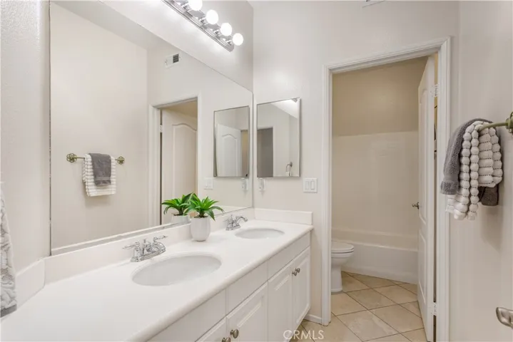2nd Bathroom