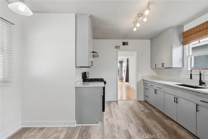 eating area in kitchen