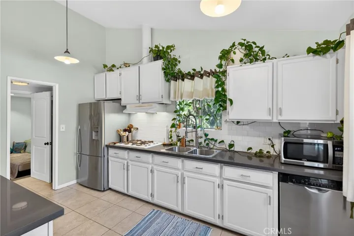 4542 San Andreas, Los Angeles, California 90065