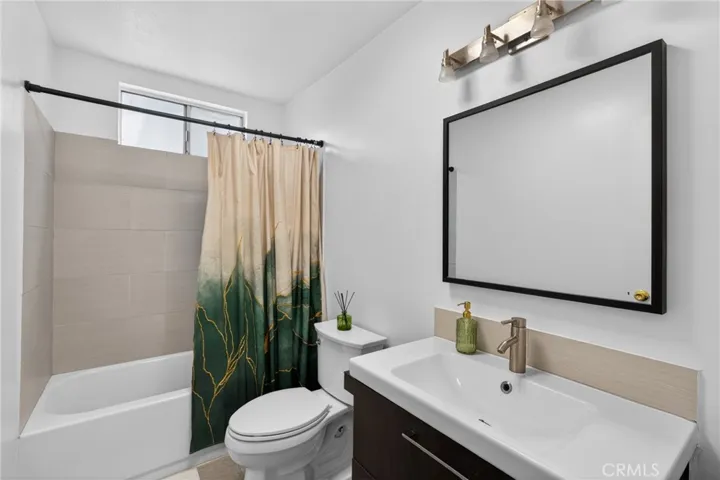 4542 San Andreas, Los Angeles, California 90065
