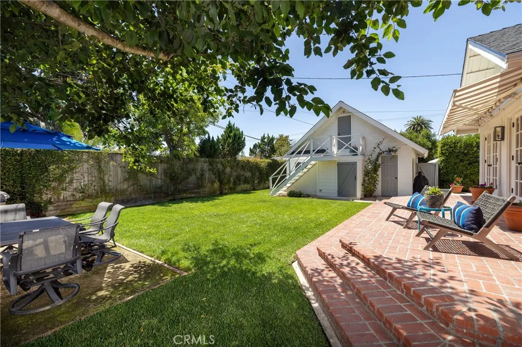 Large, pool-sized, private back yard, great for entertaining.