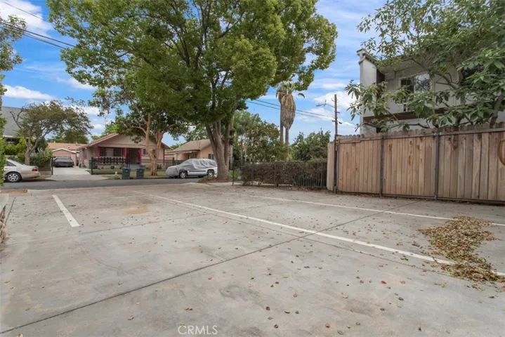 889 N Oakland, Pasadena, California 91104