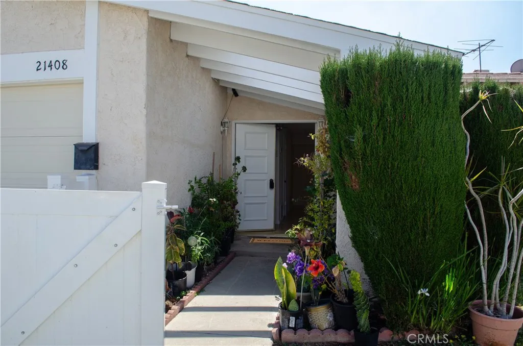 Front exterior walk way