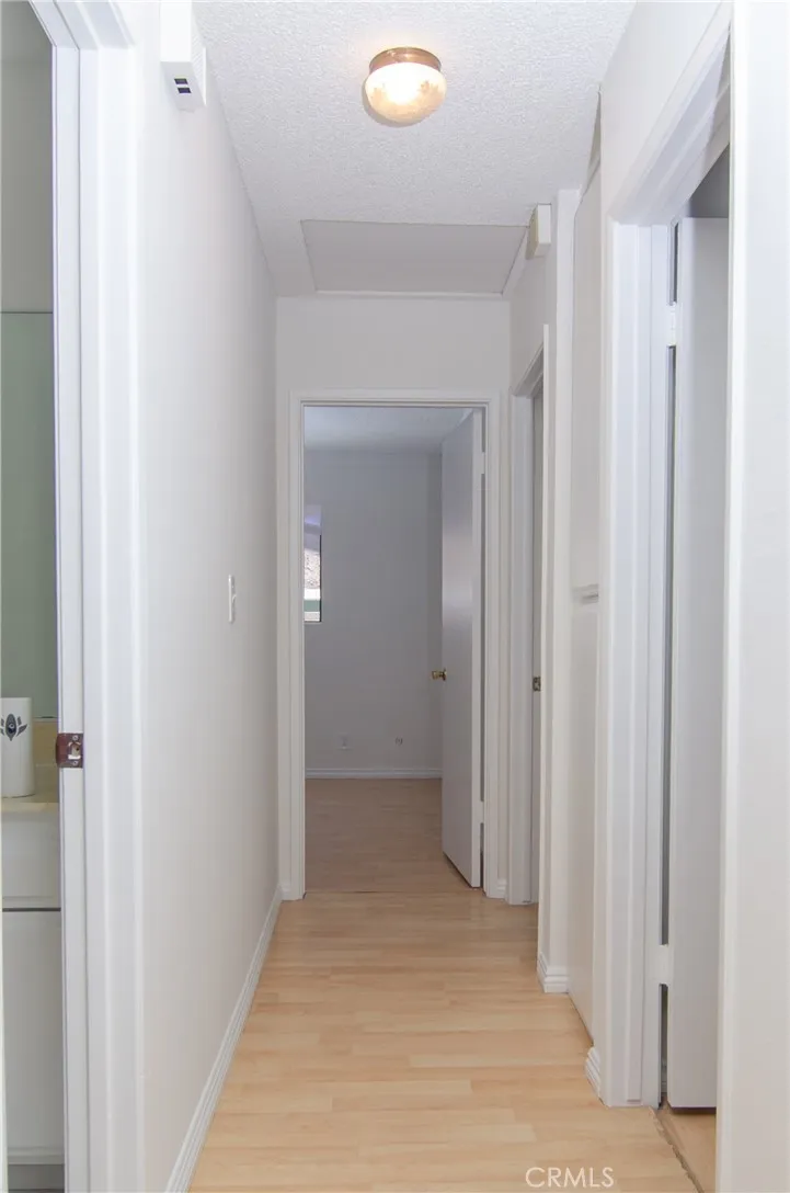 Hallway to bedrooms & bathroom