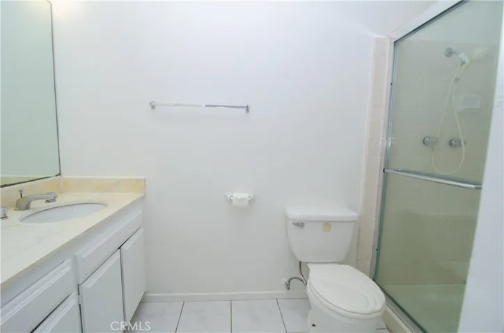 Primary bed / bath ensuite