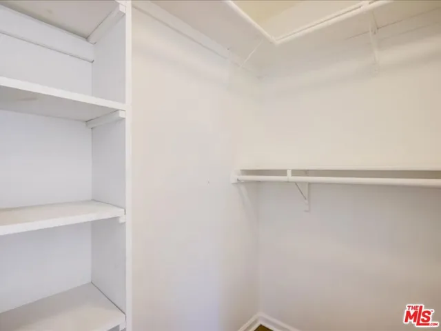 Walking closet