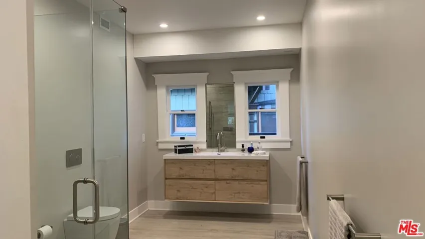 Guest bath room