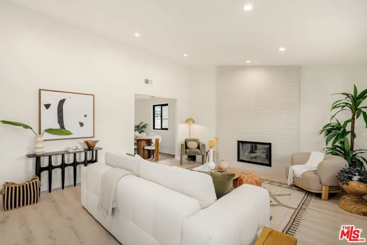 22642 Berdon Street, Woodland Hills, California 91367