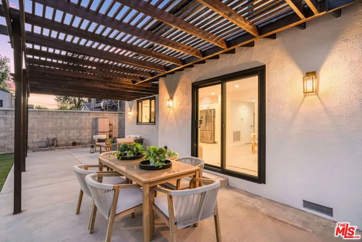 22642 Berdon Street, Woodland Hills, California 91367