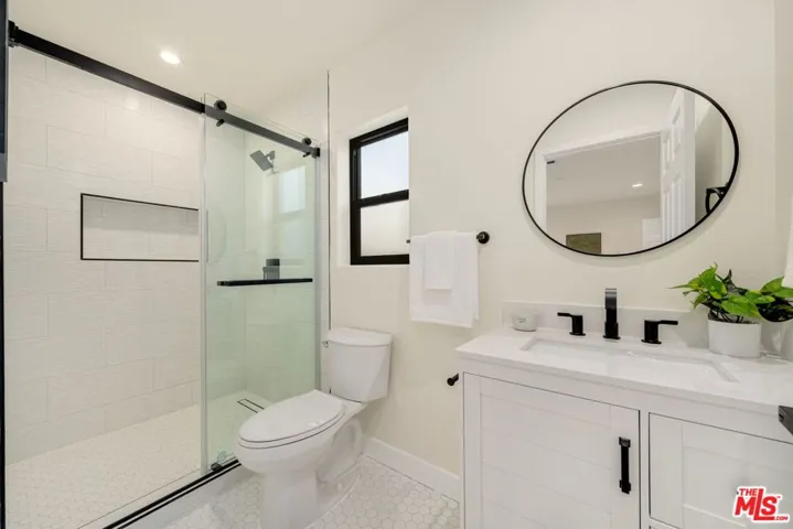 22642 Berdon Street, Woodland Hills, California 91367