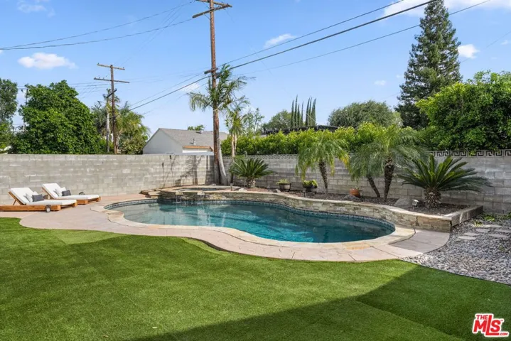 22642 Berdon Street, Woodland Hills, California 91367