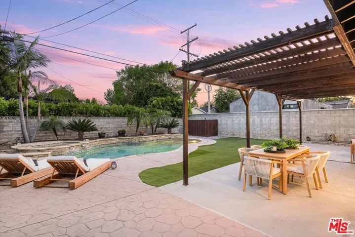 22642 Berdon Street, Woodland Hills, California 91367