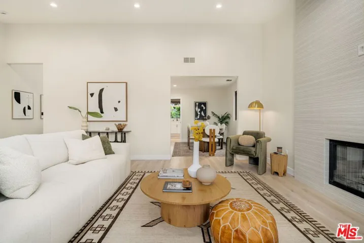22642 Berdon Street, Woodland Hills, California 91367
