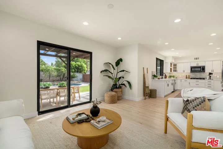 22642 Berdon Street, Woodland Hills, California 91367