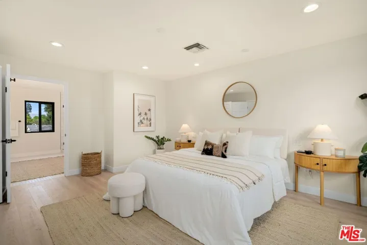 22642 Berdon Street, Woodland Hills, California 91367