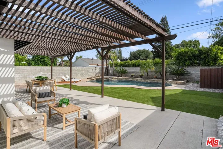 22642 Berdon Street, Woodland Hills, California 91367