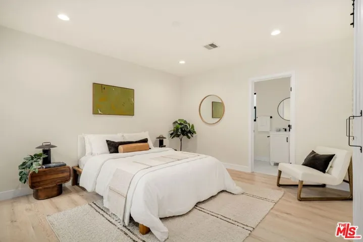 22642 Berdon Street, Woodland Hills, California 91367