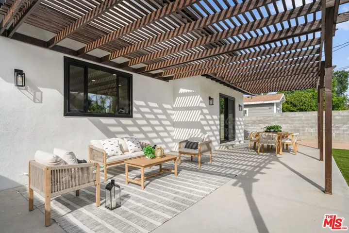 22642 Berdon Street, Woodland Hills, California 91367