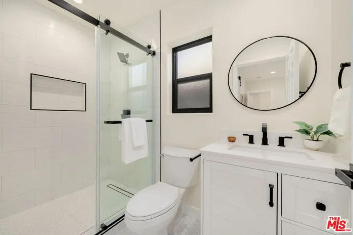 22642 Berdon Street, Woodland Hills, California 91367