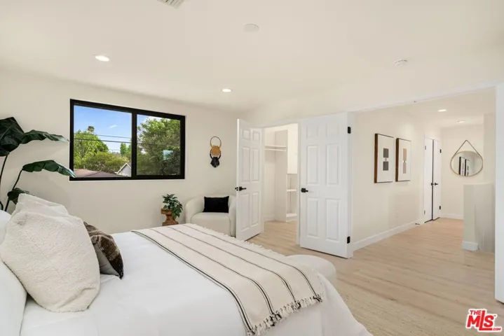 22642 Berdon Street, Woodland Hills, California 91367