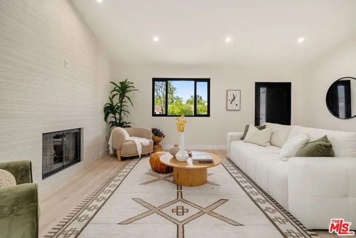 22642 Berdon Street, Woodland Hills, California 91367