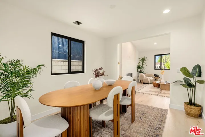 22642 Berdon Street, Woodland Hills, California 91367