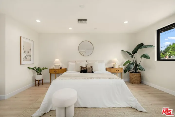 22642 Berdon Street, Woodland Hills, California 91367