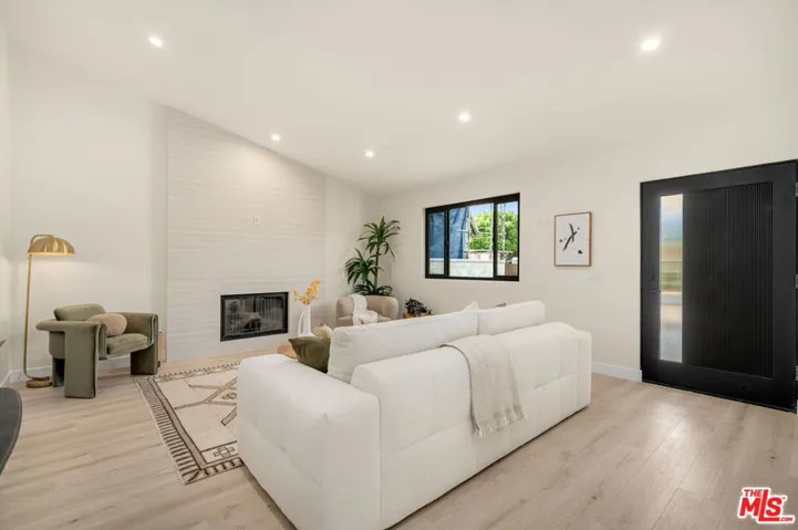22642 Berdon Street, Woodland Hills, California 91367