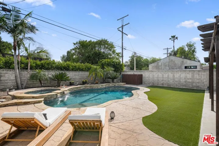 22642 Berdon Street, Woodland Hills, California 91367