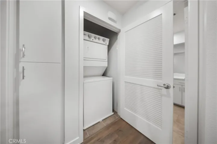 Stackable washer/dryer in closet
