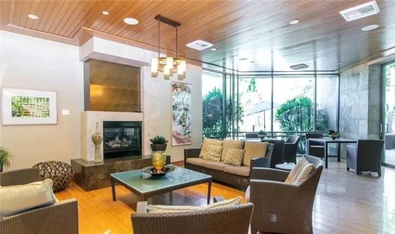 Coffee and lounge areas with wifi