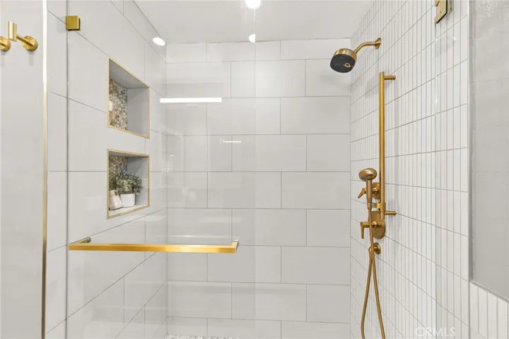 Primary En-Suite Bathroom