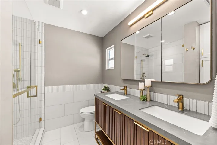 Primary En-Suite Bathroom