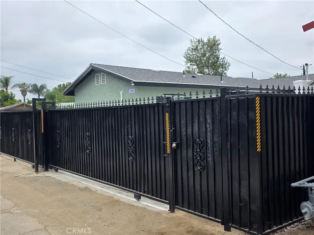 Entrance with auto iron gate